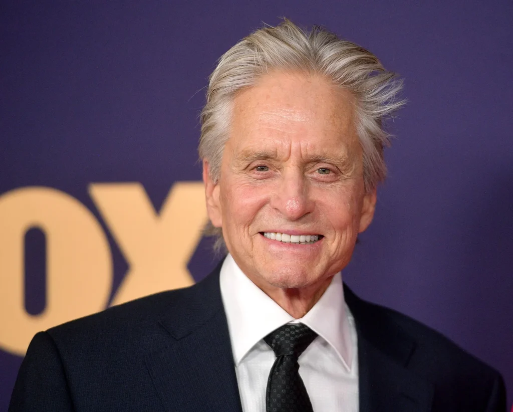 Michael Douglas‘ Sohn Dylan ist erwachsen (und sieht genauso aus wie Mutter Catherine Zeta-Jones) michael douglas