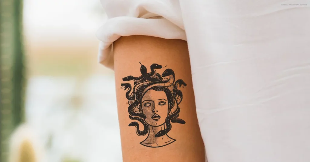 Was bedeuten Medusa Tattoos? Die TikTok-Videos erklärt medusa tattoo
