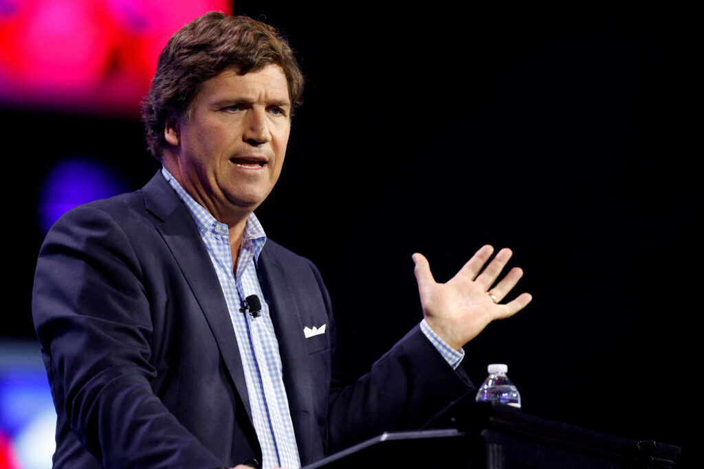 Trotz seiner Entlassung bei Fox News behält Tucker Carlson ein Nettovermögen von 30 Millionen US-Dollar tucker carlson