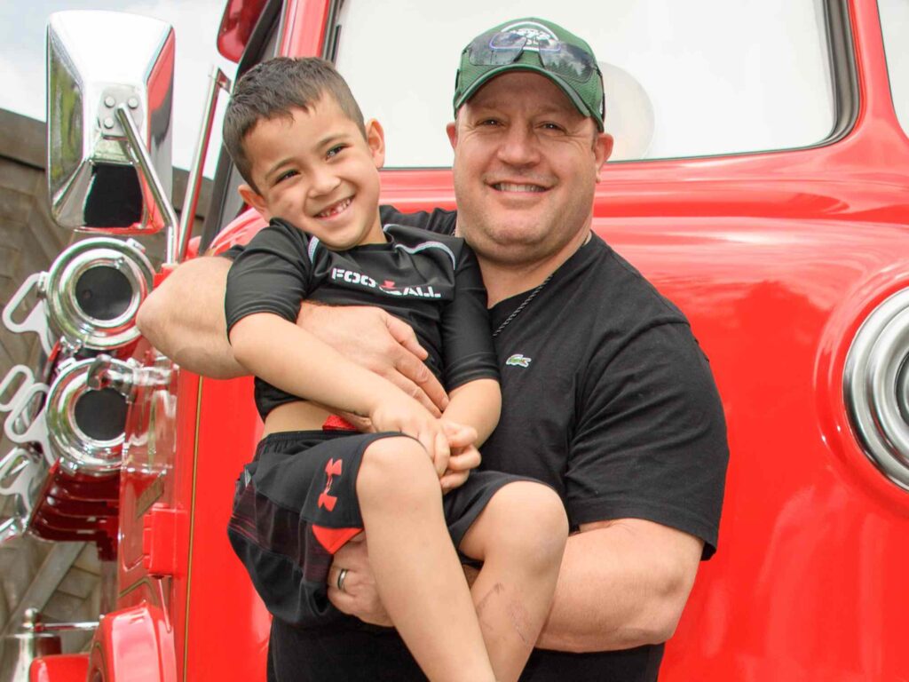 Lernen Sie Kannon Valentine James kennen: Kevin James‘ entzückender Sohn – wie ist sein Leben?