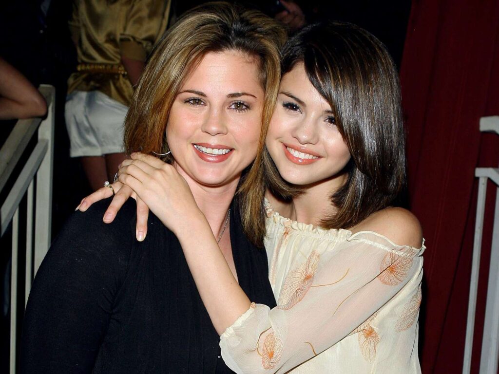 Die geheimen Gesundheitsprobleme von Selena Gomez‘ Mutter Mandy Teefey führten dazu, dass sie zunahm und ihr Leben für immer veränderte mandy teefey