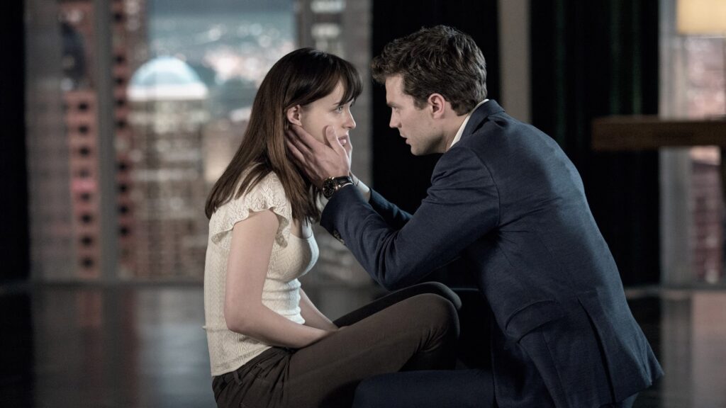 Dakota Johnson gibt zu, dass sie sich beim Dreh der versauten Szenen in „Fifty Shades of Grey“ verletzt hat, Pedro Pascal rastet aus fifty shades of grey