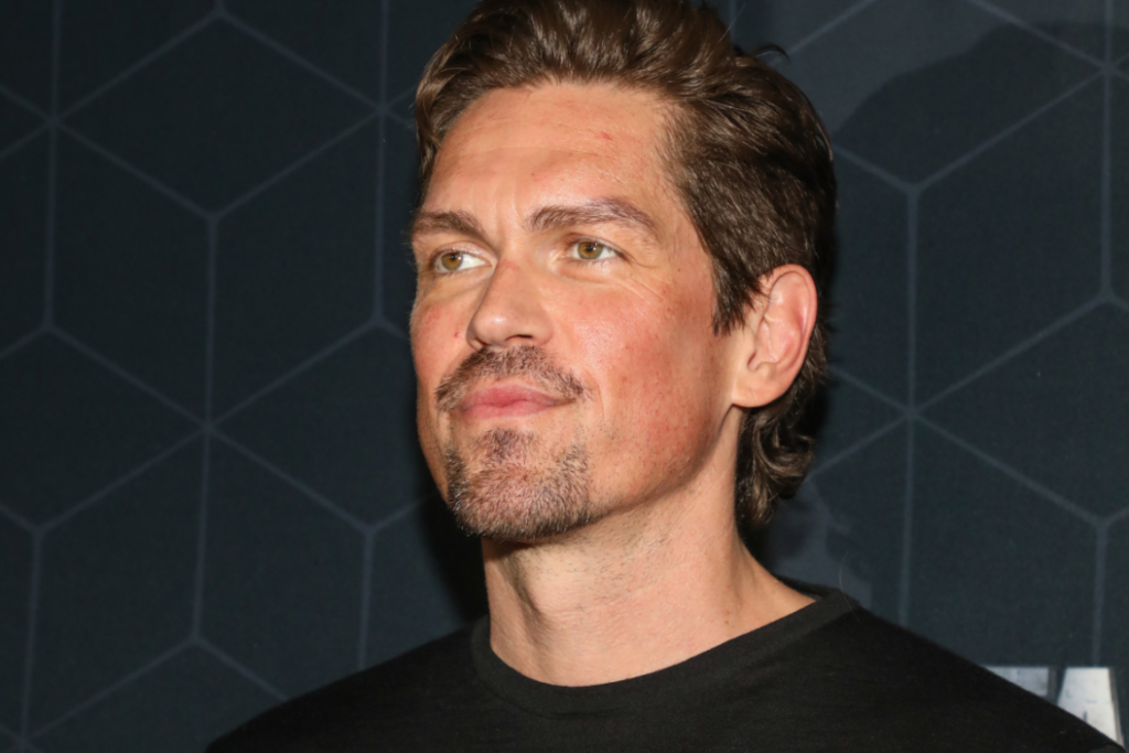 steve howey