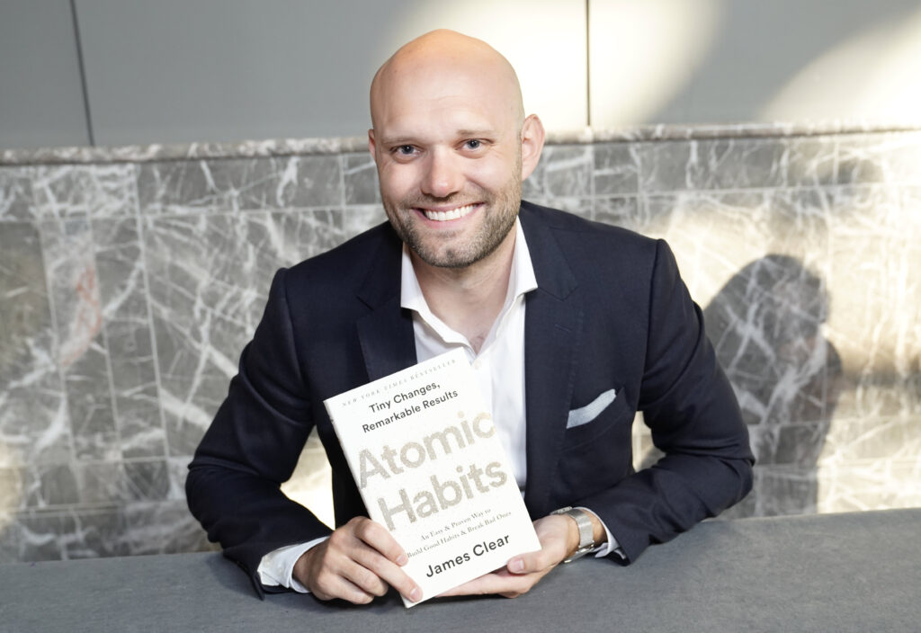 .Ein genauerer Blick auf das Privatleben des Autors James Clear und seiner Frau james clear